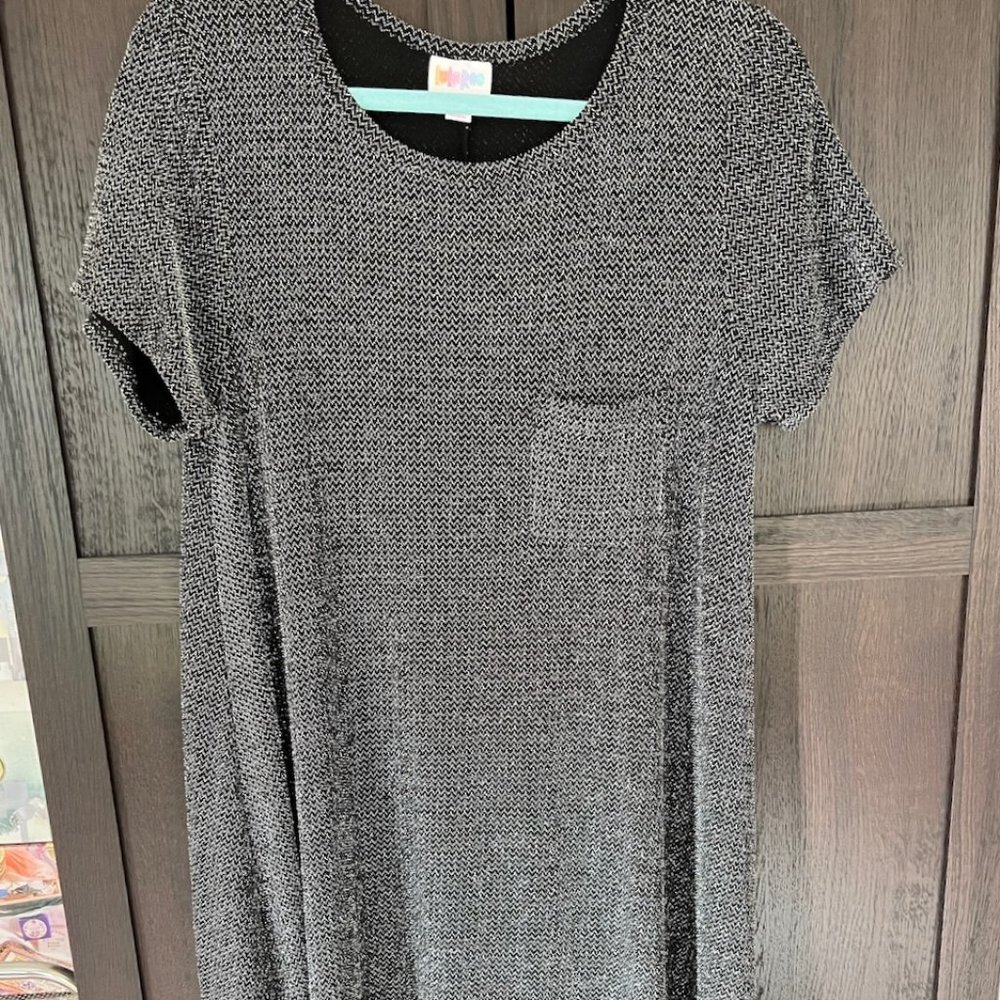 LuLaRoe Carly SILVER with black! Holiday RARE FIND! NWT! Size M